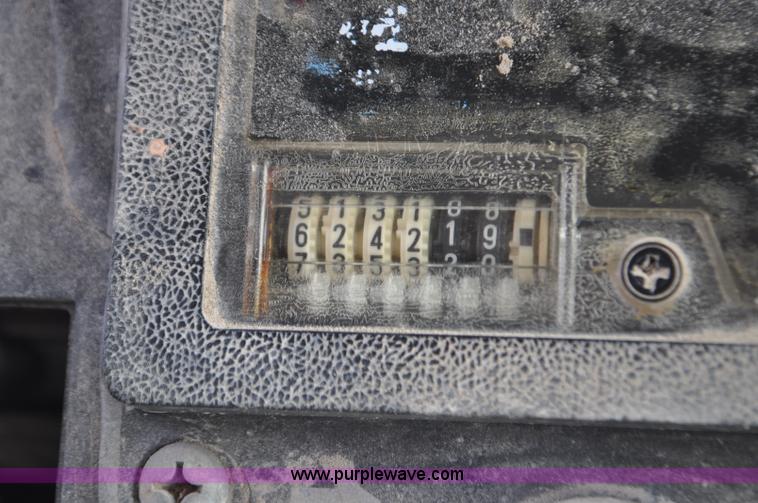 image for item F2063 1980 International Hydro 186 tractor