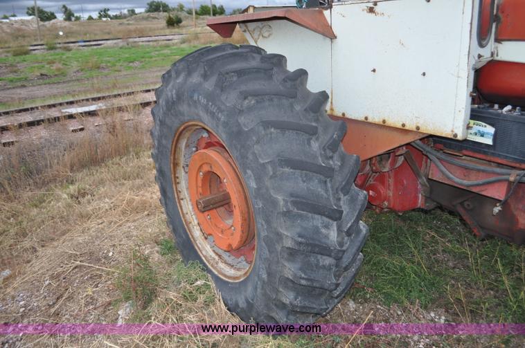 image for item F2064 1967 International 806 Wheatland tractor