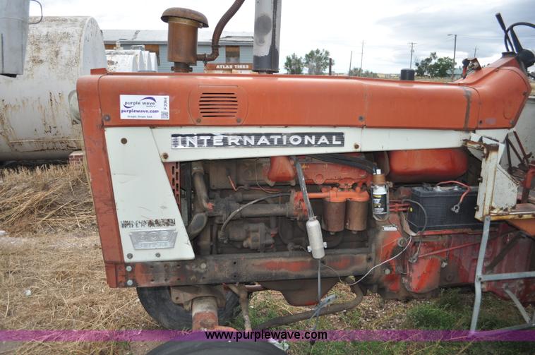 image for item F2064 1967 International 806 Wheatland tractor