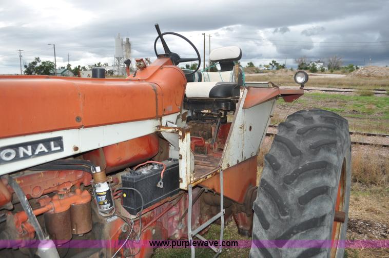 image for item F2064 1967 International 806 Wheatland tractor