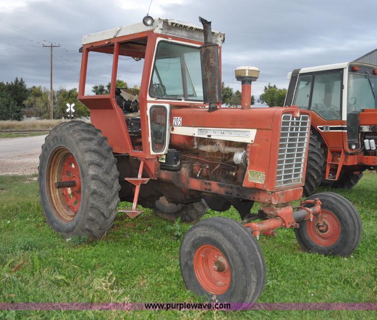 image for item F2066 1967 International 1206 tractor