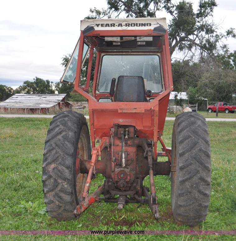 image for item F2066 1967 International 1206 tractor