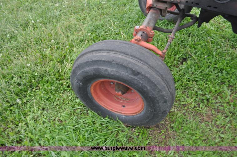 image for item F2066 1967 International 1206 tractor