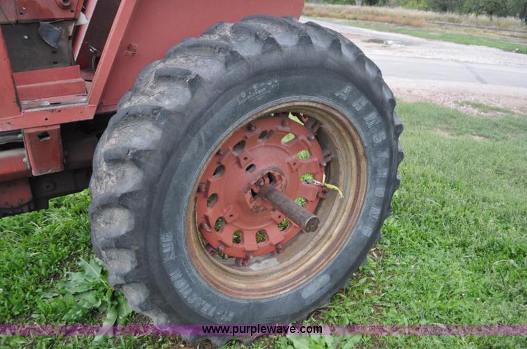 image for item F2066 1967 International 1206 tractor
