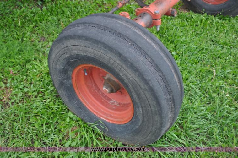 image for item F2066 1967 International 1206 tractor