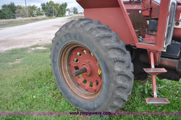 image for item F2066 1967 International 1206 tractor