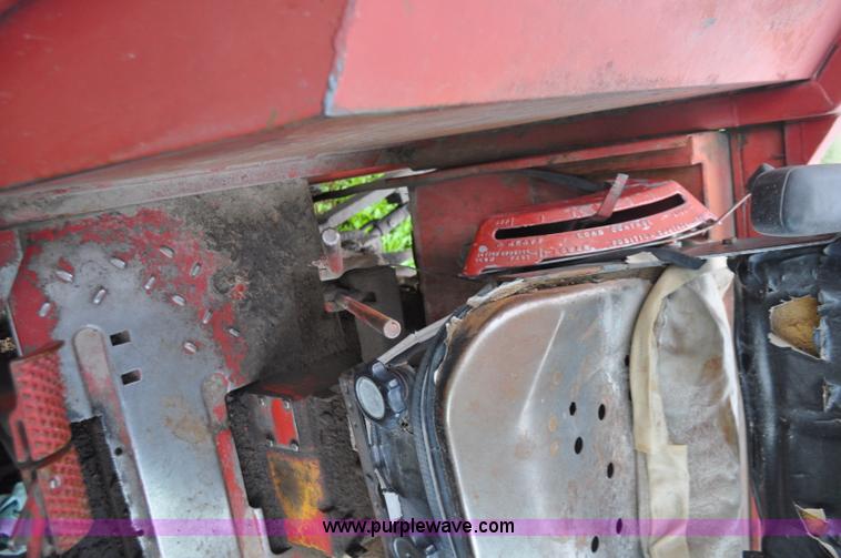 image for item F2066 1967 International 1206 tractor