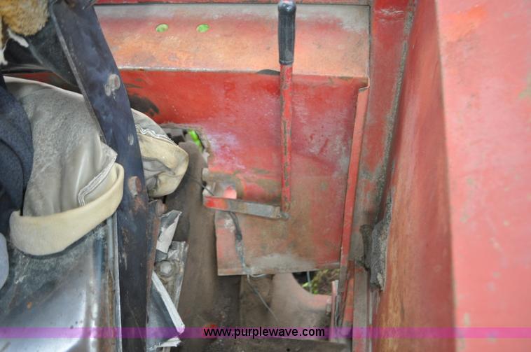 image for item F2066 1967 International 1206 tractor