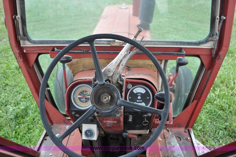image for item F2066 1967 International 1206 tractor