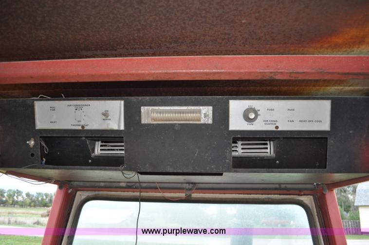 image for item F2066 1967 International 1206 tractor