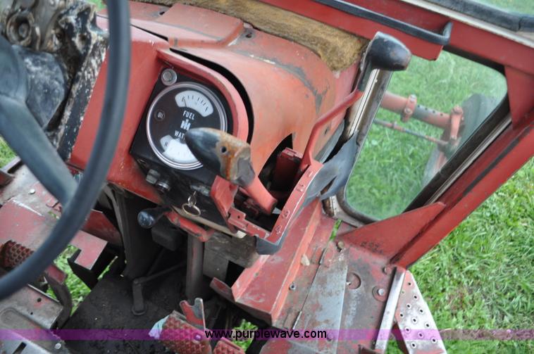 image for item F2066 1967 International 1206 tractor