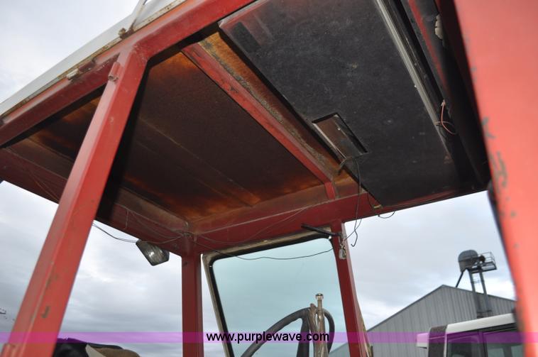 image for item F2066 1967 International 1206 tractor