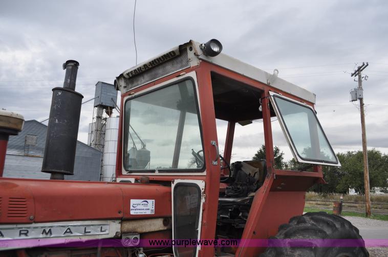 image for item F2066 1967 International 1206 tractor