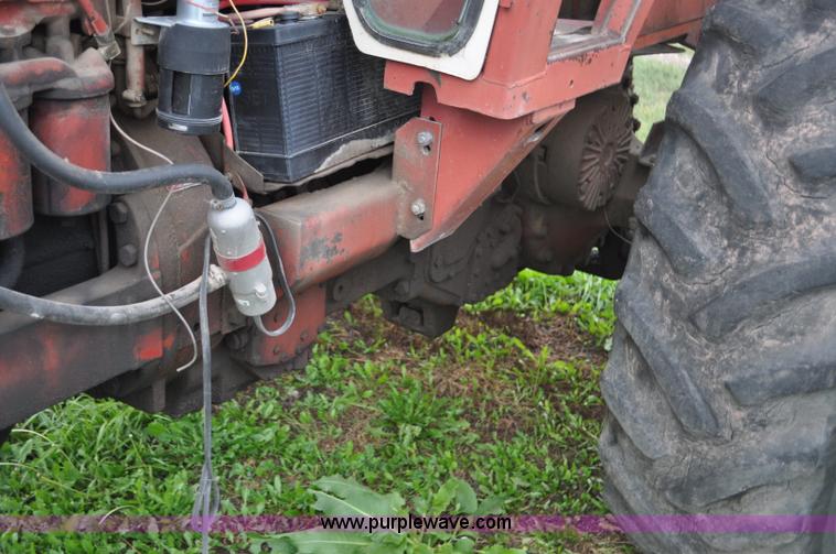 image for item F2066 1967 International 1206 tractor