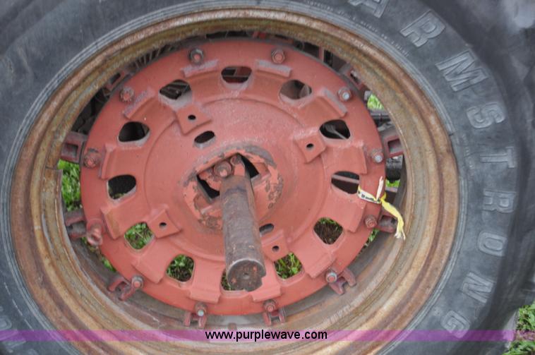 image for item F2066 1967 International 1206 tractor