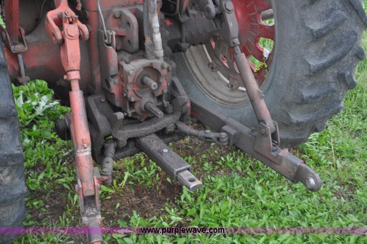 image for item F2066 1967 International 1206 tractor
