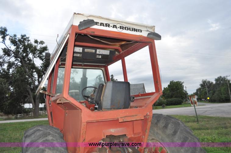 image for item F2066 1967 International 1206 tractor