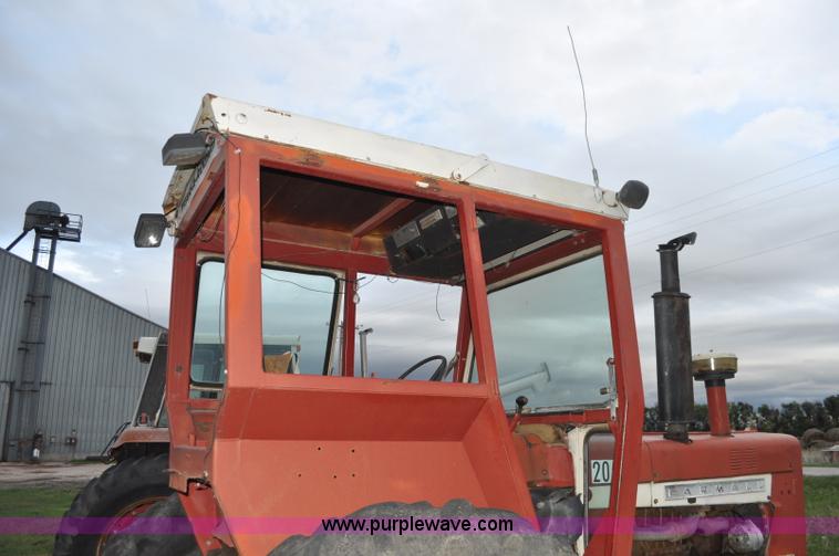 image for item F2066 1967 International 1206 tractor