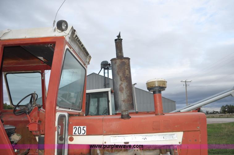 image for item F2066 1967 International 1206 tractor