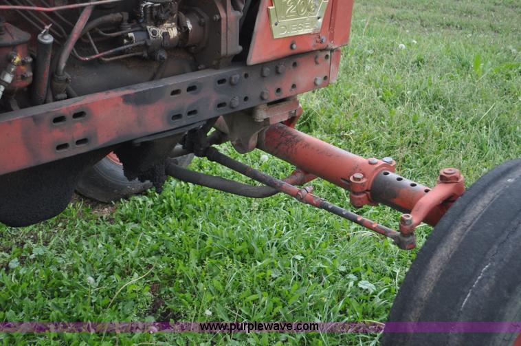 image for item F2066 1967 International 1206 tractor