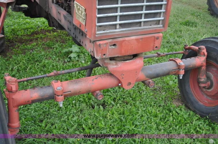 image for item F2066 1967 International 1206 tractor