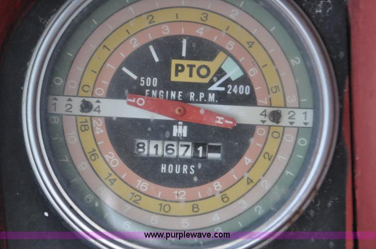 image for item F2066 1967 International 1206 tractor