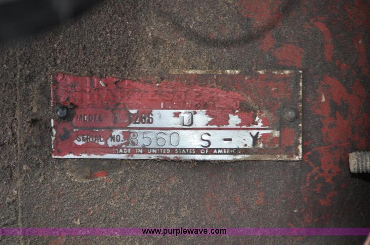 image for item F2066 1967 International 1206 tractor