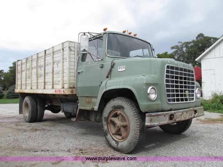 image for item G9937 1971 Ford LN600 Custom Cab grain truck