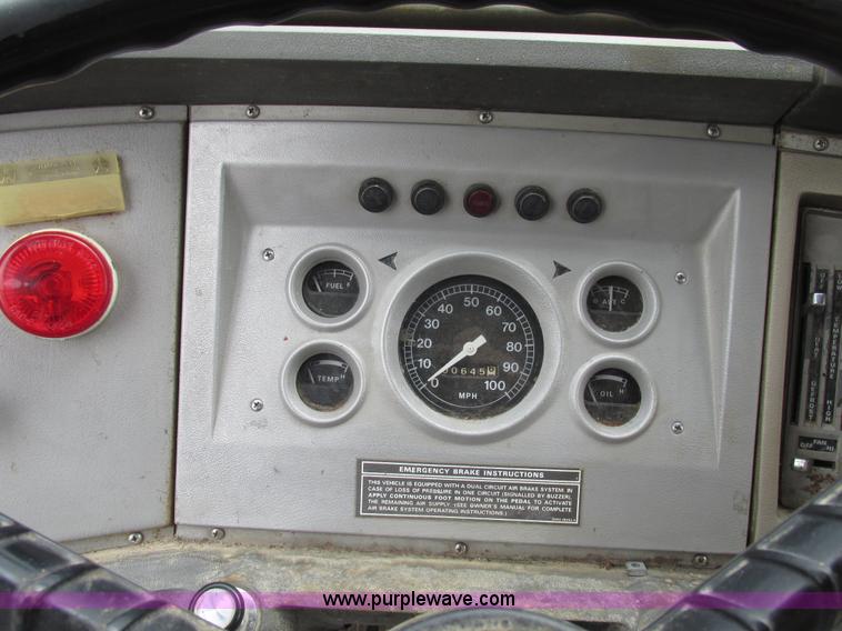 image for item G9937 1971 Ford LN600 Custom Cab grain truck