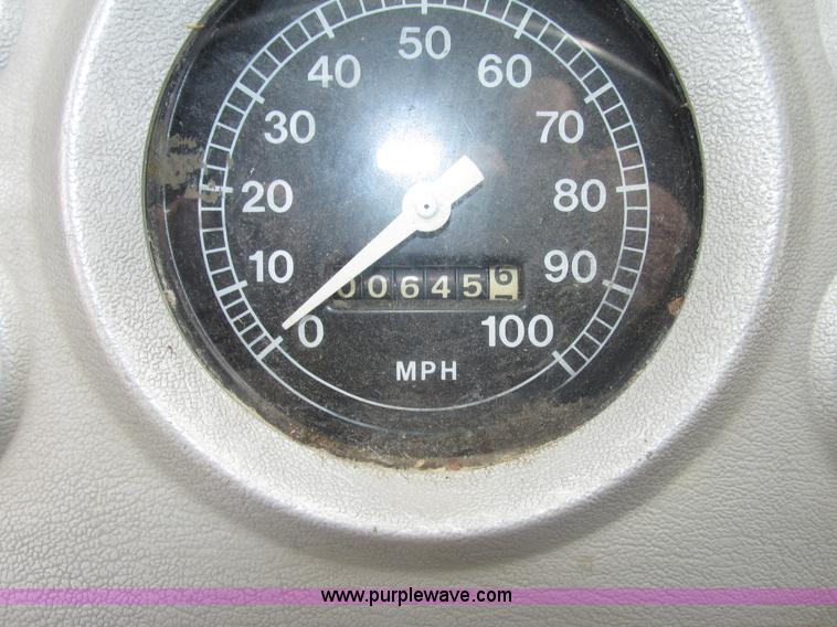 image for item G9937 1971 Ford LN600 Custom Cab grain truck