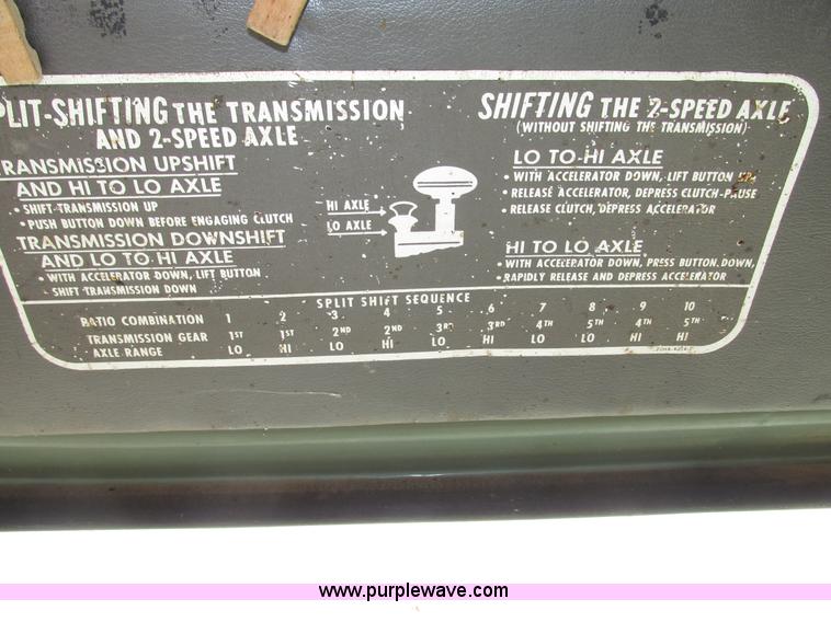 image for item G9937 1971 Ford LN600 Custom Cab grain truck