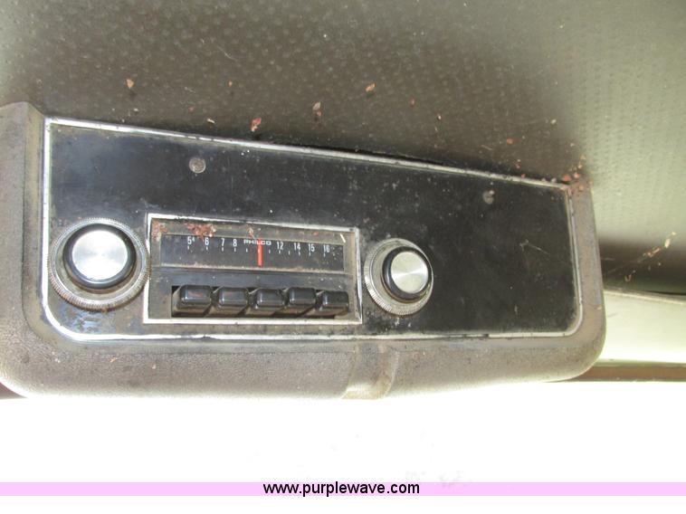 image for item G9937 1971 Ford LN600 Custom Cab grain truck