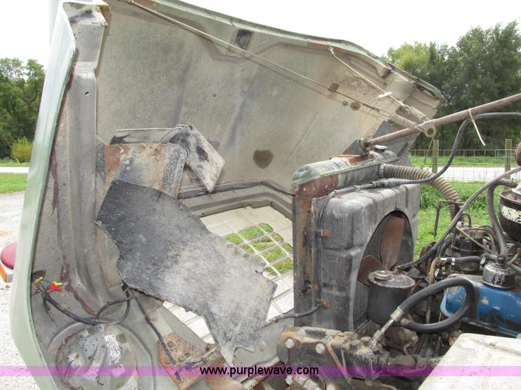 image for item G9937 1971 Ford LN600 Custom Cab grain truck