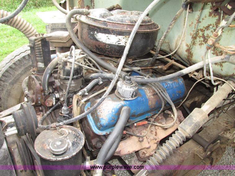 image for item G9937 1971 Ford LN600 Custom Cab grain truck