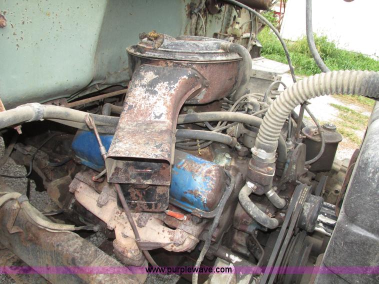 image for item G9937 1971 Ford LN600 Custom Cab grain truck