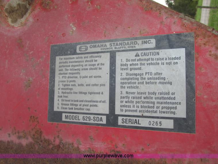 image for item G9937 1971 Ford LN600 Custom Cab grain truck