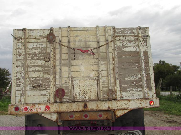 image for item G9937 1971 Ford LN600 Custom Cab grain truck