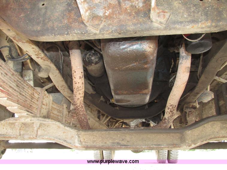 image for item G9937 1971 Ford LN600 Custom Cab grain truck