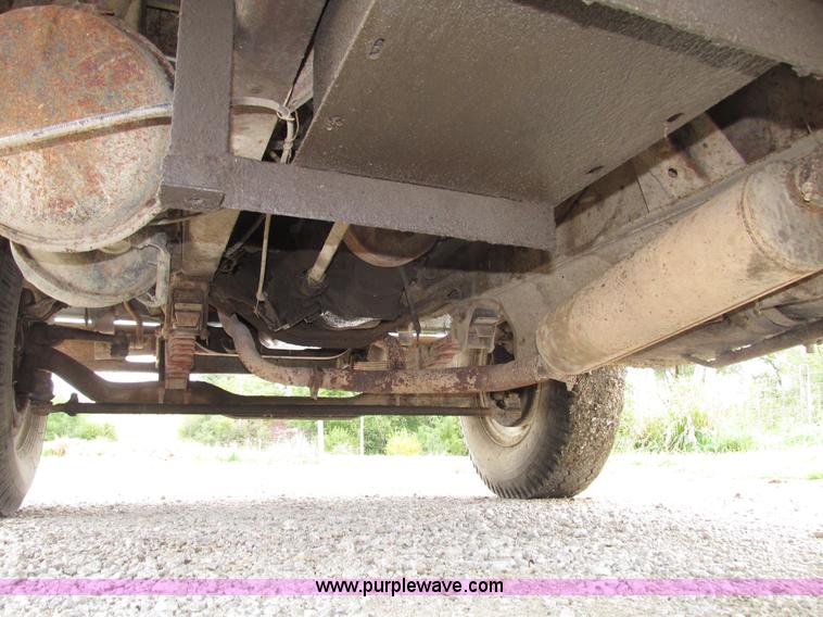 image for item G9937 1971 Ford LN600 Custom Cab grain truck