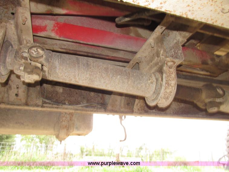 image for item G9937 1971 Ford LN600 Custom Cab grain truck