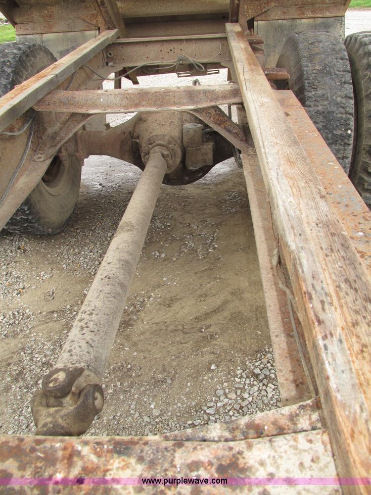 image for item G9937 1971 Ford LN600 Custom Cab grain truck