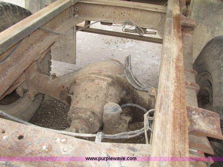 image for item G9937 1971 Ford LN600 Custom Cab grain truck