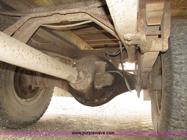 image for item G9937 1971 Ford LN600 Custom Cab grain truck