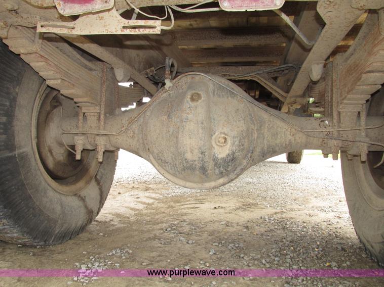 image for item G9937 1971 Ford LN600 Custom Cab grain truck