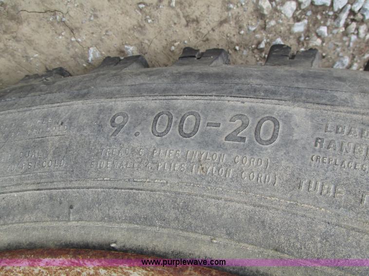 image for item G9937 1971 Ford LN600 Custom Cab grain truck