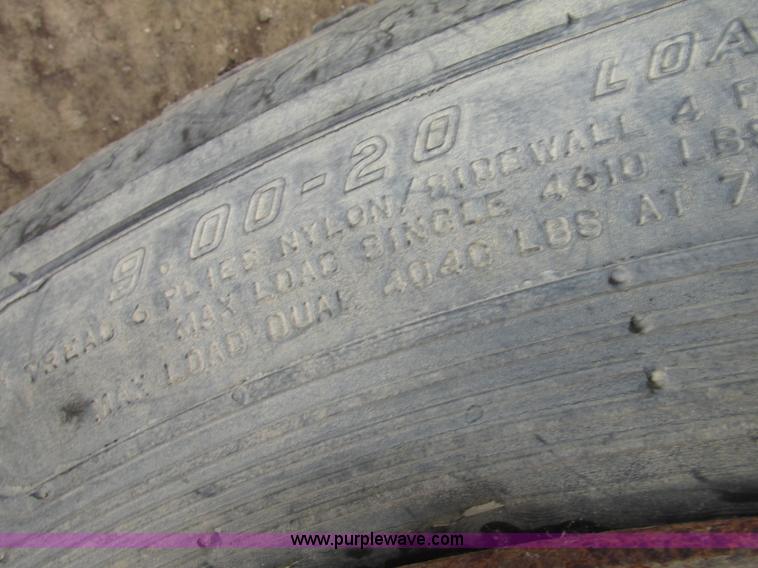 image for item G9937 1971 Ford LN600 Custom Cab grain truck