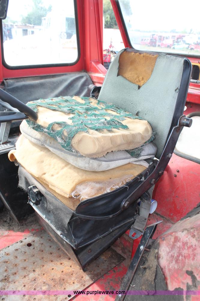 image for item H5607 1977 Massey-Ferguson 1155 tractor