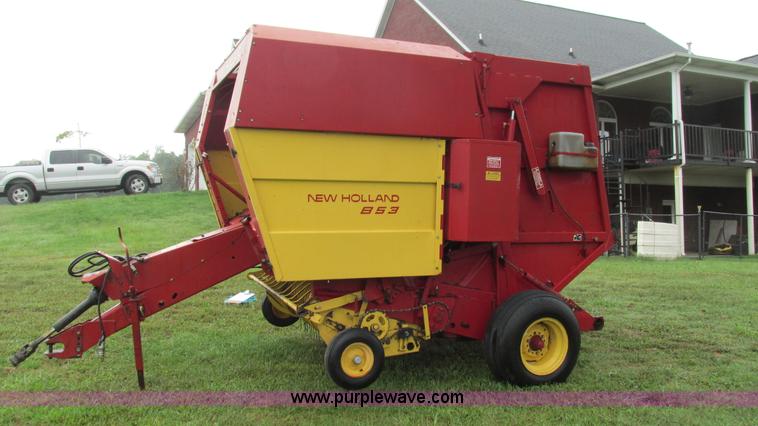 image for item I3225 1989 New Holland 853 round baler