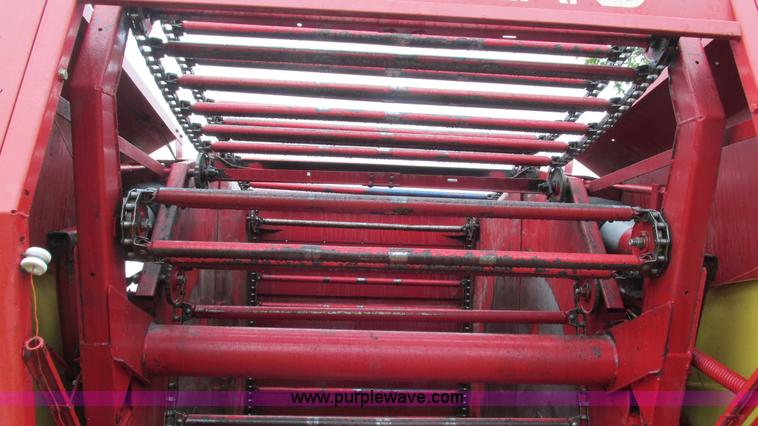 image for item I3225 1989 New Holland 853 round baler