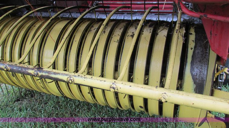 image for item I3225 1989 New Holland 853 round baler